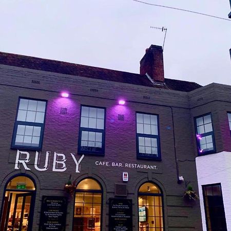 Oyo Ruby Pub & Hotel Hove Exterior foto